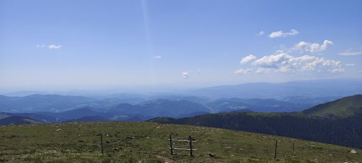 Fotografija s spletne strani Huba Csicsics na poti