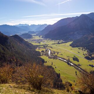 Blick in Richtung Vils unterhalb der Ruine Falkenstein