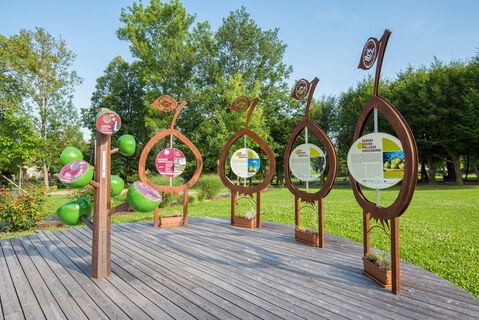 Hirschbirn hirsch´n, Infostation Schlosspark Pöllau in der Oststeiermark