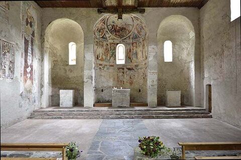 Die drei Apsiden in der Kirche St. Peter in Mistail