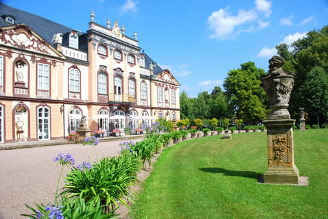 Schloss und Restaurant - Molsdorf
