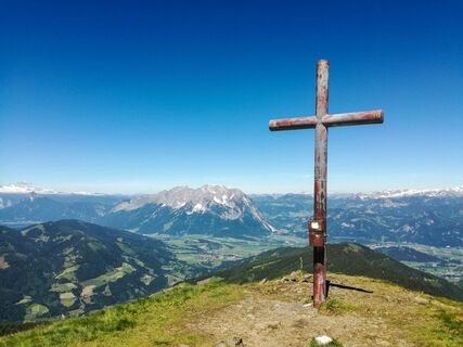 Mölbegg mit Grimming und Dachstein im Hintergrund