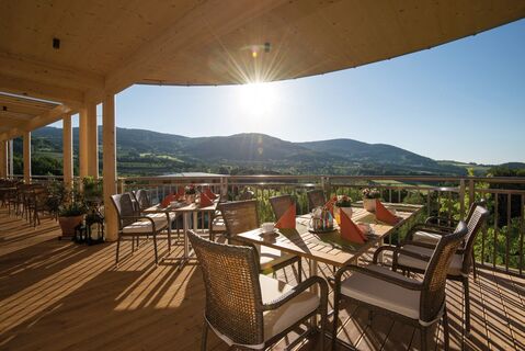 RETTER Bio-Natur-Resort, Weitblickterrasse, Sonnenaufgang in der Oststeiermark