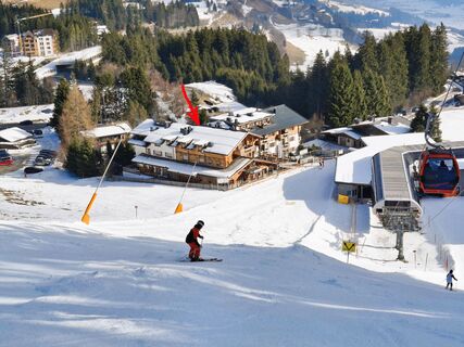 Kitzski, Ski-in-out right next to gondola lift