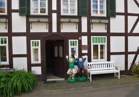 Max und Moritz vor der Wilhelm- Busch-Mühle Ebergötzen