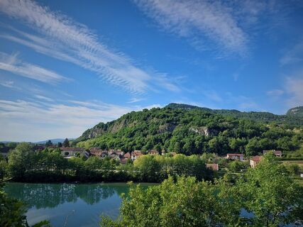 Blick auf La Bruyère in Brégnier-Cordon