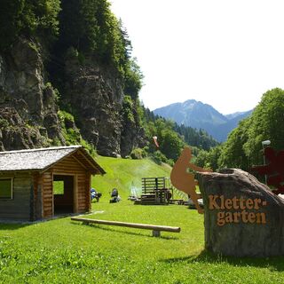 Klettern im Klettergarten Rifa