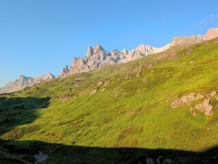 Fotografija s spletne strani Hugues na poti