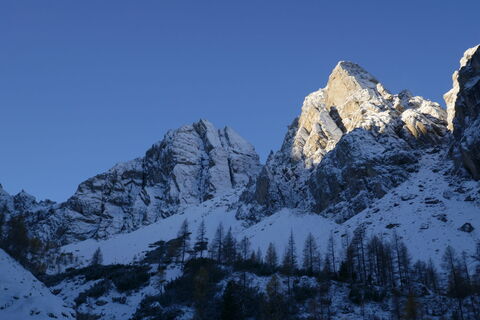 die Große Gamswiesenspitze bereits im Sonnenlicht