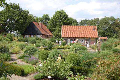 Heimathof mit Heilkräutergarten
