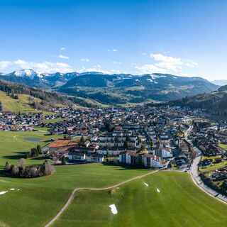 Die Vorarlpenlandschaft bei Oberstaufen aus der Vogelperspektive