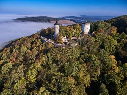 Blick auf die Burg Plesse aus der Vogelperspektive