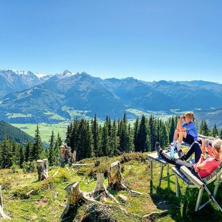 Tauernliege am Piesendorfer Hochsonnberg mit Blick auf die Hohen Tauern