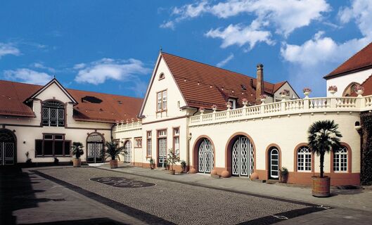 Schlosshof, Sektkellerei Schloss Wachenheim