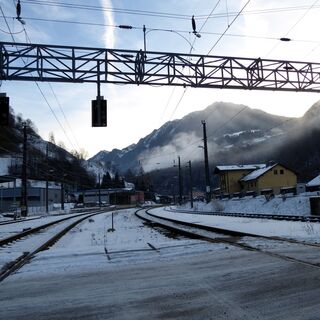 Der Bahnhof Lend am frühen Morgen.