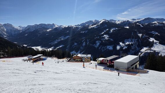 Fotografija s spletne strani skilot na poti