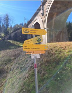 Beschilderung bei der Fleischmannbrücke