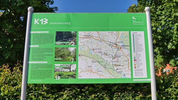Übersichtstafel beim Parkplatz am Bahnhof