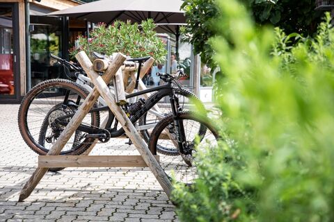 Beim Mandlberggut findet jedes Bike einen Parkplatz.