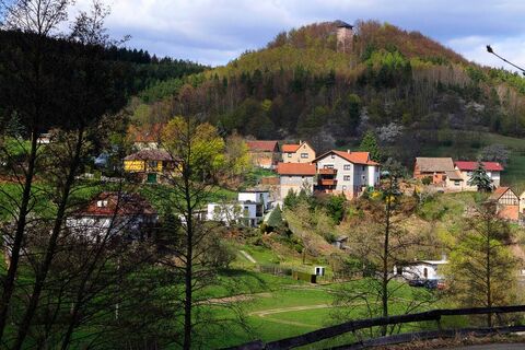 Helmers am Fuße der Burguine Frankenberg