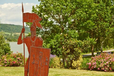 Nibelungenfigur an der Donaulände Pöchlarn