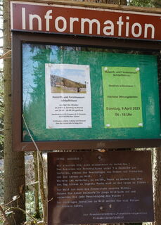 Information an der Forststraßenabzweigung von der L127