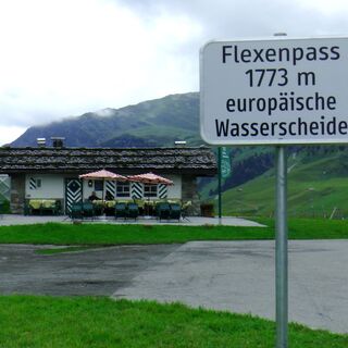 Passhöhe des Flexenpasses mit Flexenstübl, Blickrichtung Nord