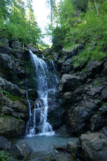 ein schöner Wasserfall gleich zu Beginn der Tour
