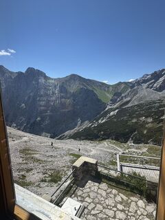 Fotografija s spletne strani Orsolya Zsófia Kisfaludi na poti