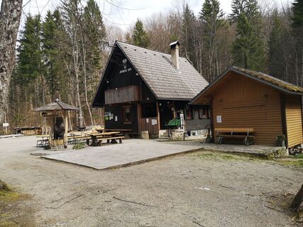 Fotografija s spletne strani Cvetka Salamon na poti