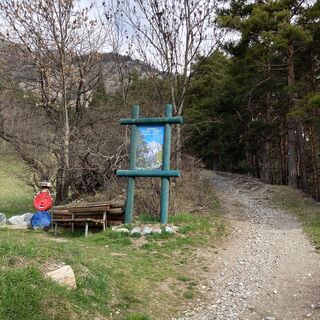 Installationen auf dem Weg Cesana-Fenils