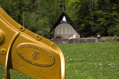 Guss-Muschel im Steinway Park Seesen