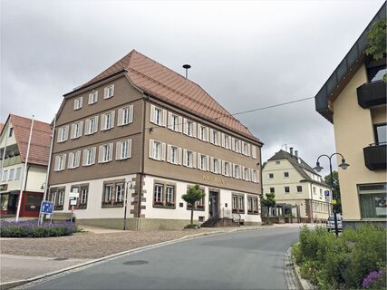 Gästeinformation und Rathaus