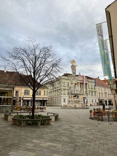 Vom Bahnhof in Baden zunächst durchs Stadtzentrum..