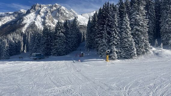 Foto van András Puskás langs de tour