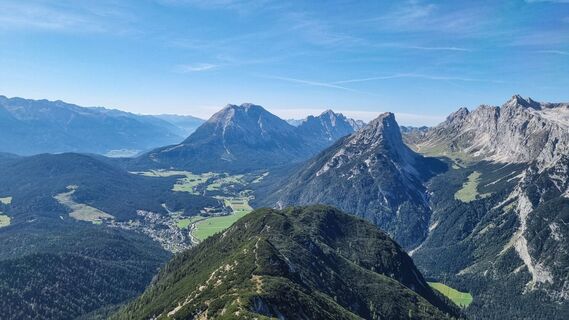 Ausblick von der Arnplattenspitze auf die Gehrenspitze, Hohe Munde