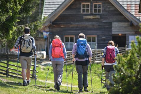 Wildwiesenhof_Wandern im Joglland zu Wildwiesenhütte_Miesenbach_Oststeiermark