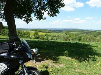 Motorrad_Landschaft_Sauerland-Tourismus