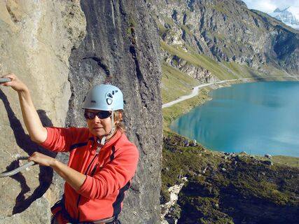 Klettersteig mit dem Moiry Stausee im Hintergrund