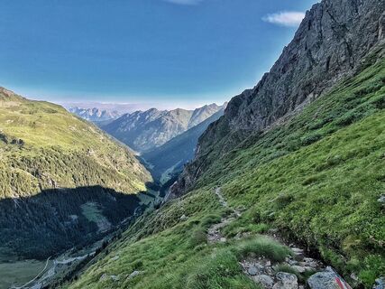 Aufstieg Richtung Greifenberg - Blick das Untertal talauswärts zum Dachstein