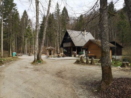 Fotografija s spletne strani Cvetka Salamon na poti