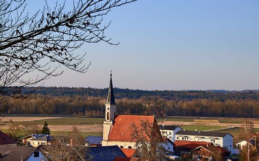 Blick in den Ortskern von Überackern