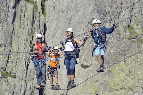 Dreiseilbrücke auf dem Klettersteig Eggishorn