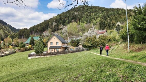 Ab den Ortsteil Dietersdorf sind wir am Weitwanderweg 08 unterwegs