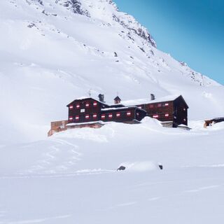 Vernagthütte im Winter