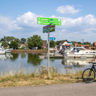 Radweg am Rhein-Rhône-Kanal Zweig Süd - Yachthafen Wolfersdorf