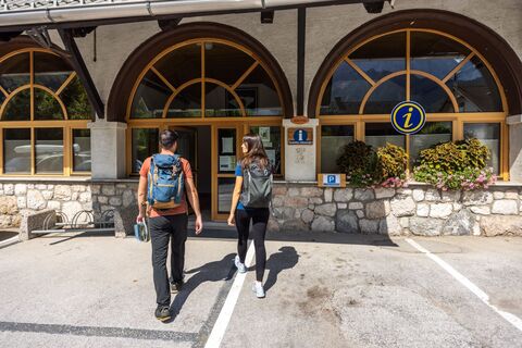 Touristeninformationspunkt in Jezersko