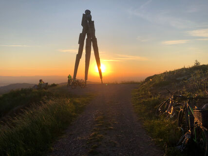 Traumhafter Sonnenuntergang am Lothardenkmal