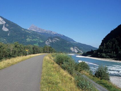 Rheindamm bei Sargans