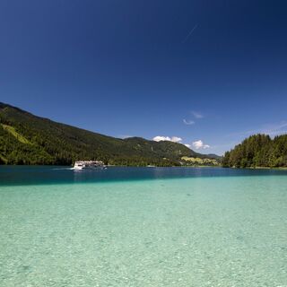 Weissensee mit Schiff